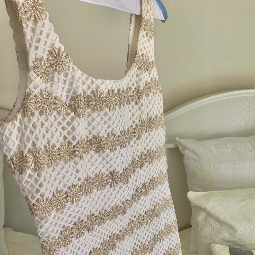 Beautiful Lilly Pulitzer sheath white/gold lattice